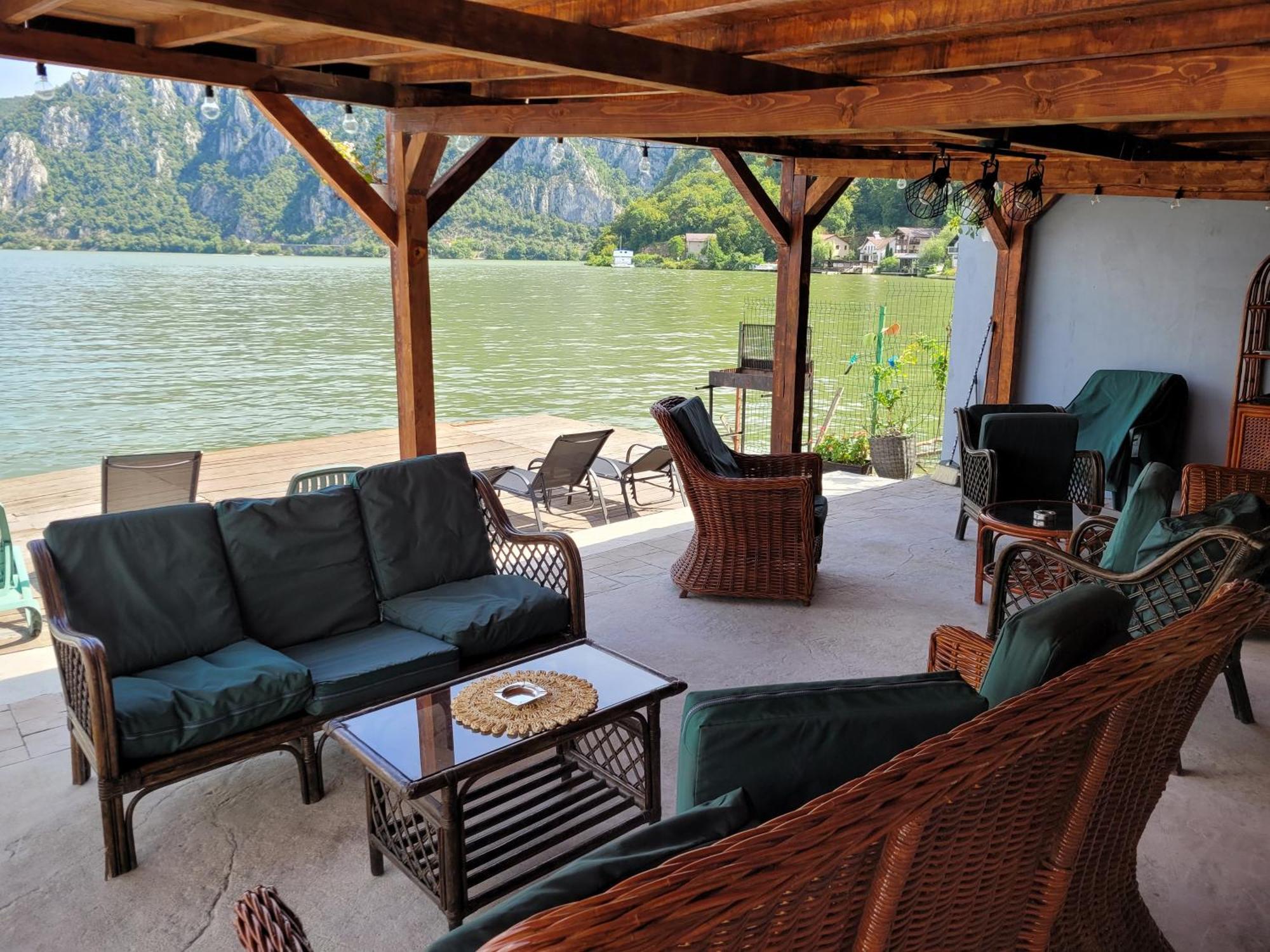 Вилла Casa Beasarah. Дубова Экстерьер фото